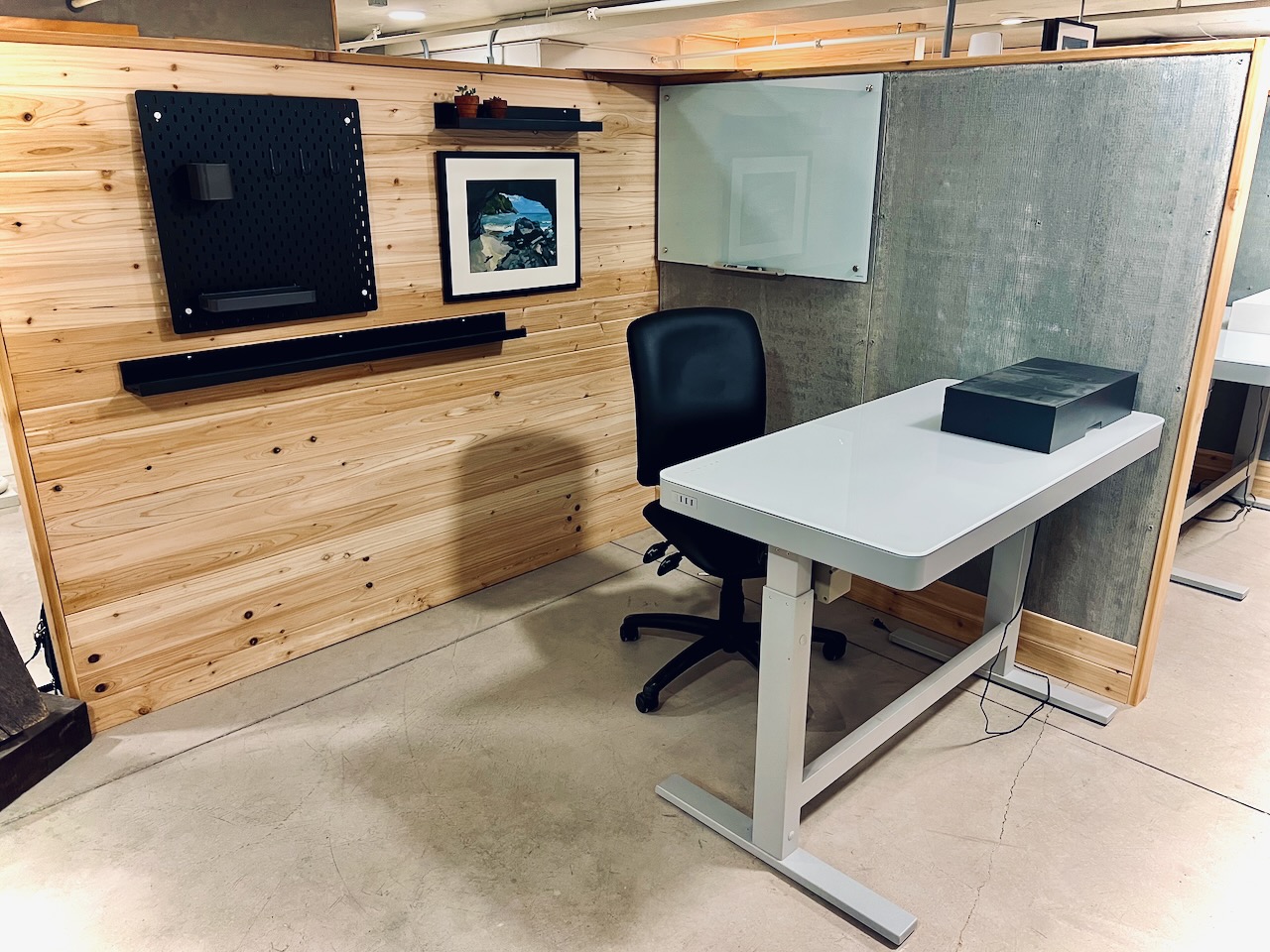 Individual workstation with monitor setup